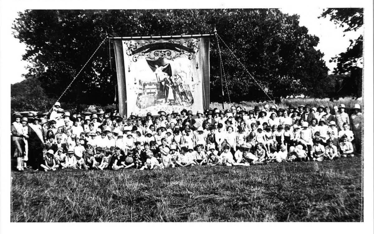 Mass gathering - this picture shows dozens of children enjoying a day out. Judging from the caption in our system, we believe there is a connection with the National Union of Railwaymen